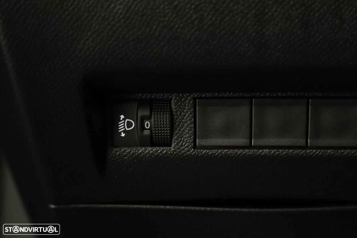 Peugeot 2008 1.2 PureTech Allure - 21