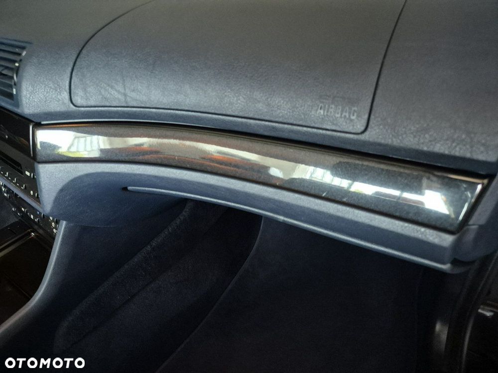 BMW Seria 5 523i - 32