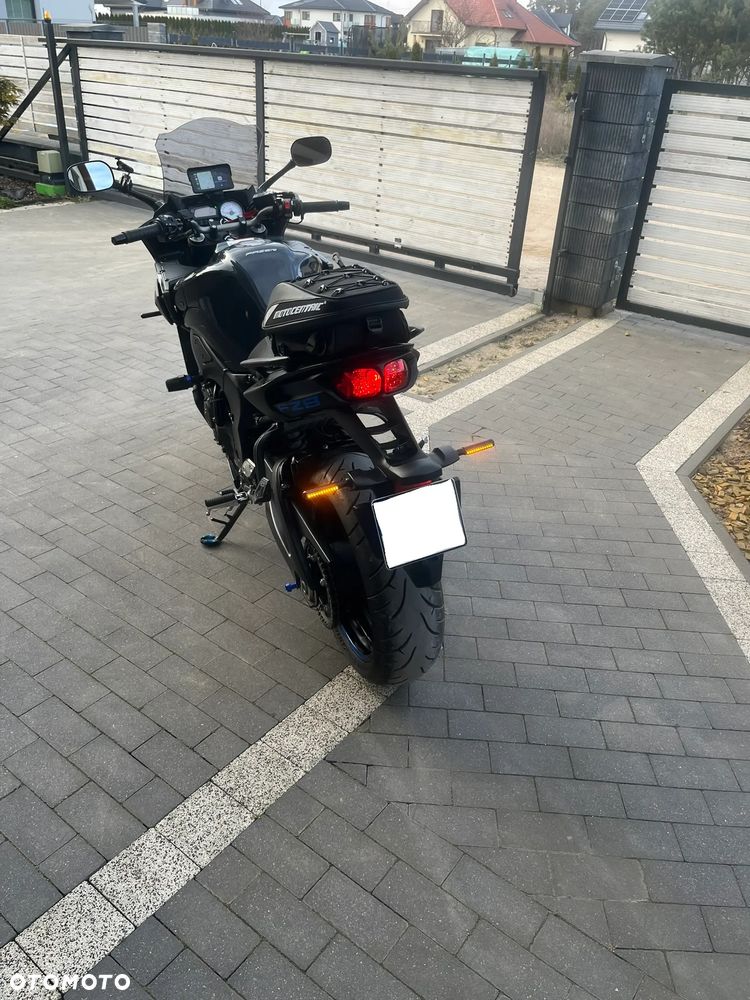 Yamaha FZ8 - 10