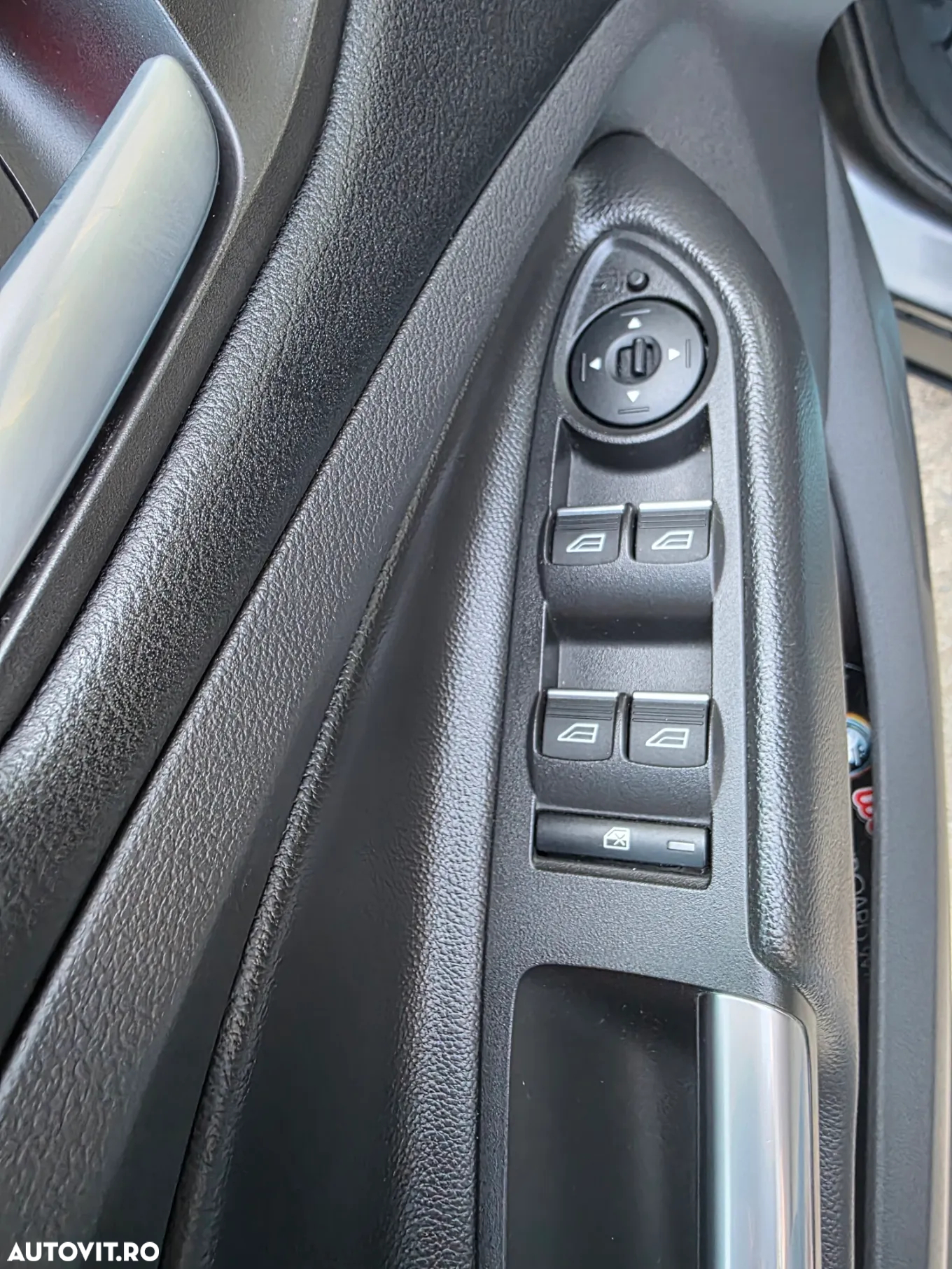 Ford Kuga 2.0 TDCi 2WD Titanium - 6