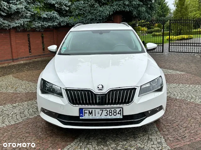 Skoda Superb Combi 2.0 TDI DSG Sportline - 2