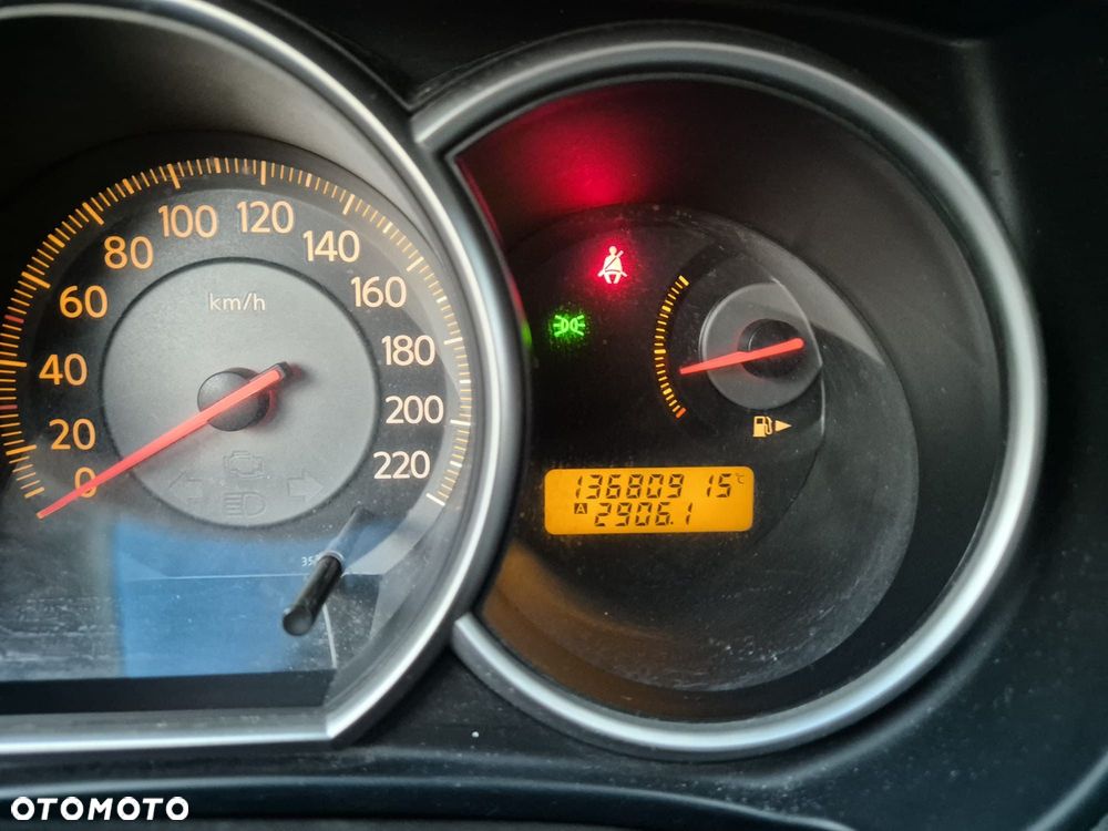 Nissan Tiida - 12