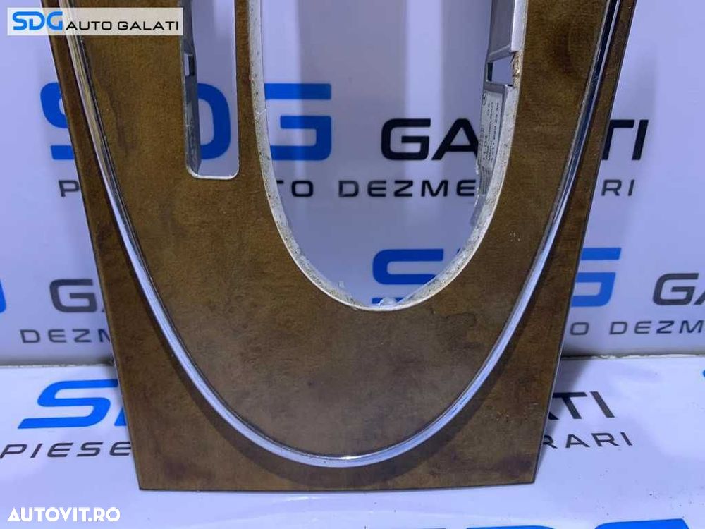 Ornament Grila Rama Imitatie Lemn Mahon Maneta Schimbator Viteze Cutie Automata Mercedes Benz W211 E Class 2002 - 2009 Cod A2116802336 - 2