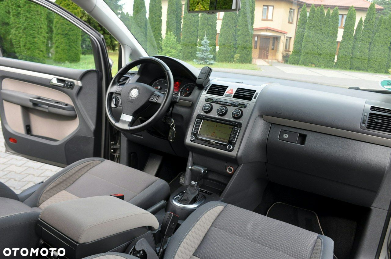Volkswagen Touran - 26
