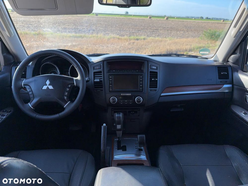 Mitsubishi Pajero - 8