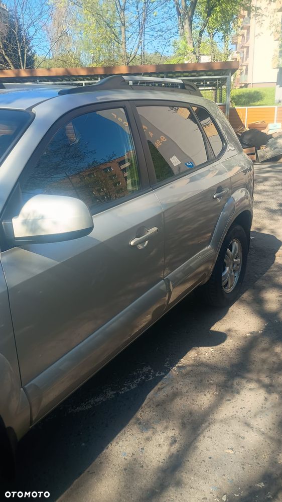 Hyundai Tucson 2.0 2WD Team 08 - 15