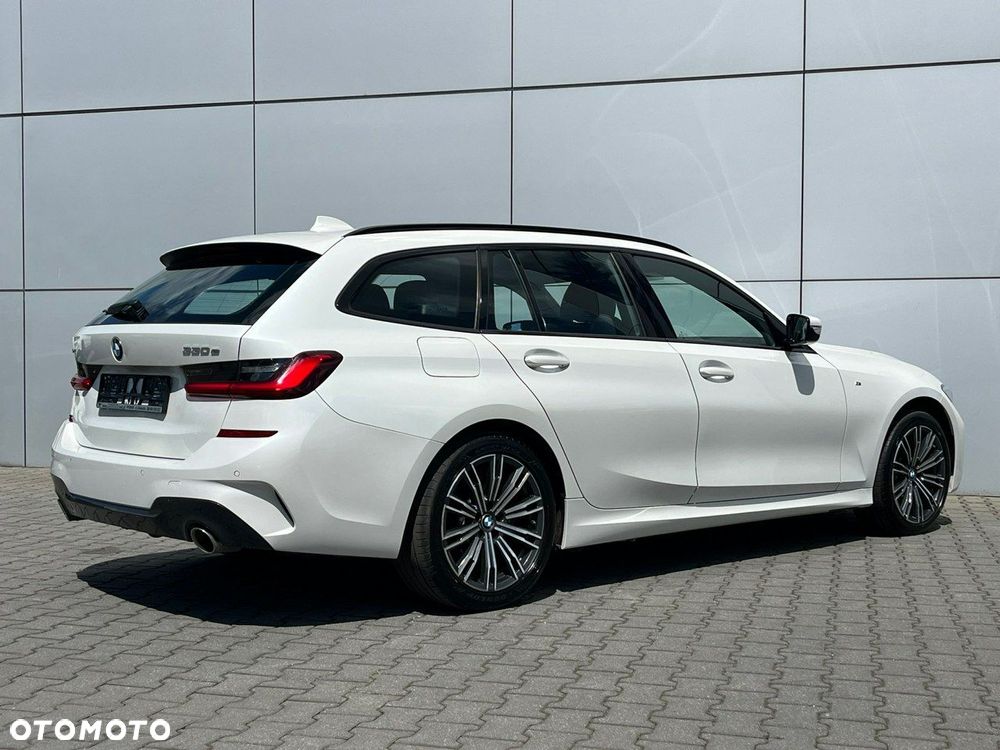 BMW Seria 3 330e xDrive M Sport - 10
