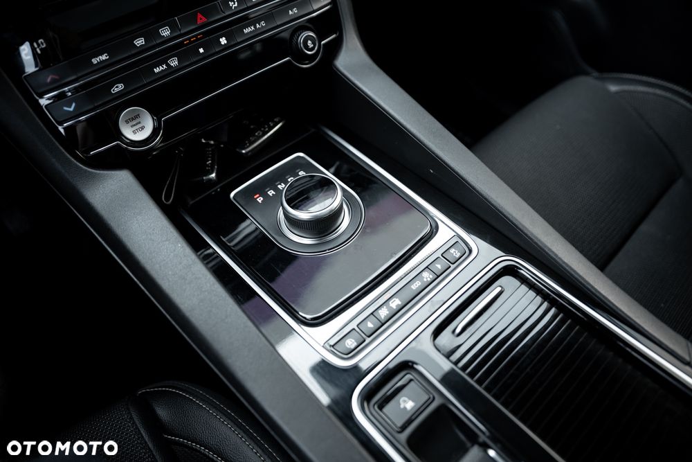 Jaguar F-Pace 20d AWD R-Sport - 30