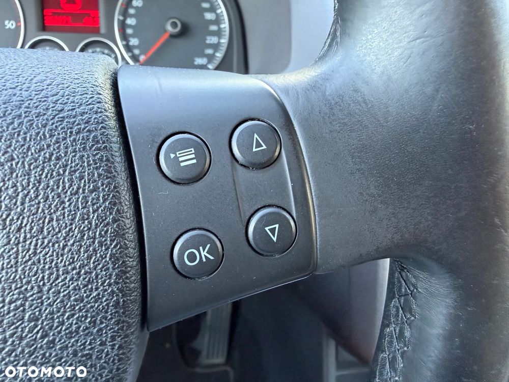 Volkswagen Touran 2.0 TDI DPF BlueMotion Technology DSG STYLE - 17