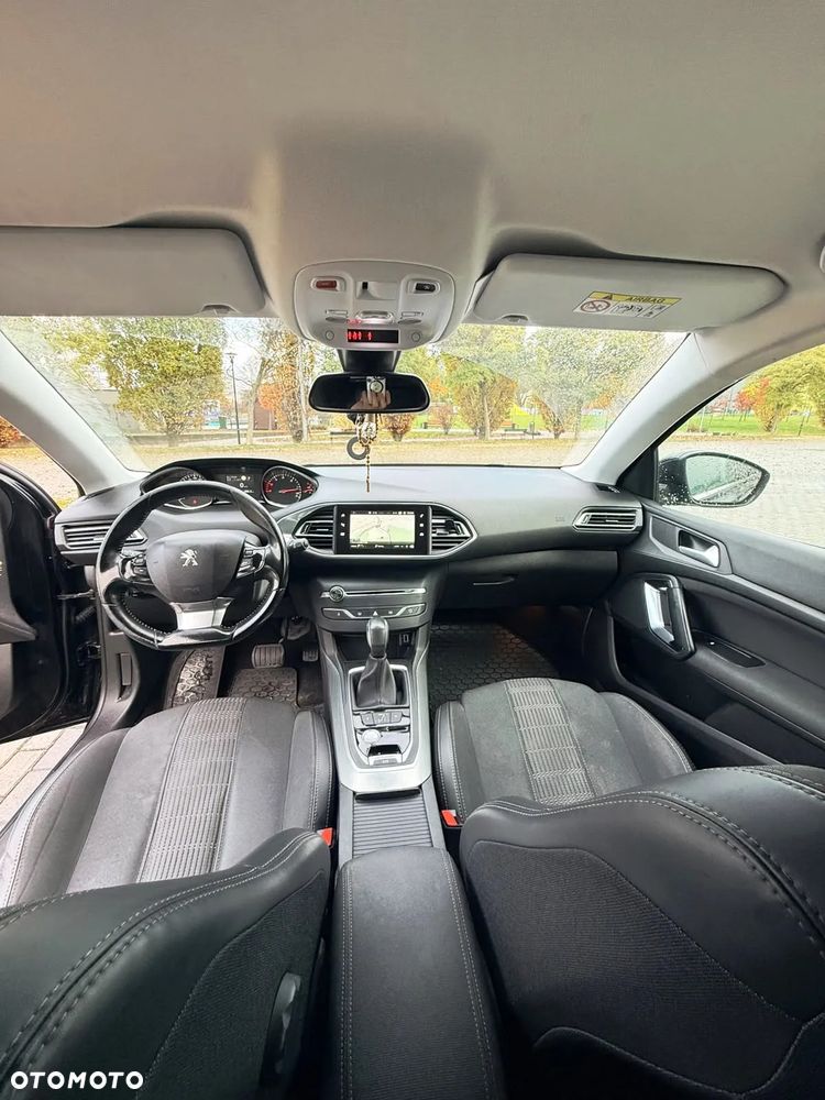 Peugeot 308 - 8