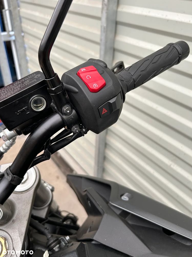Suzuki GSX - 12