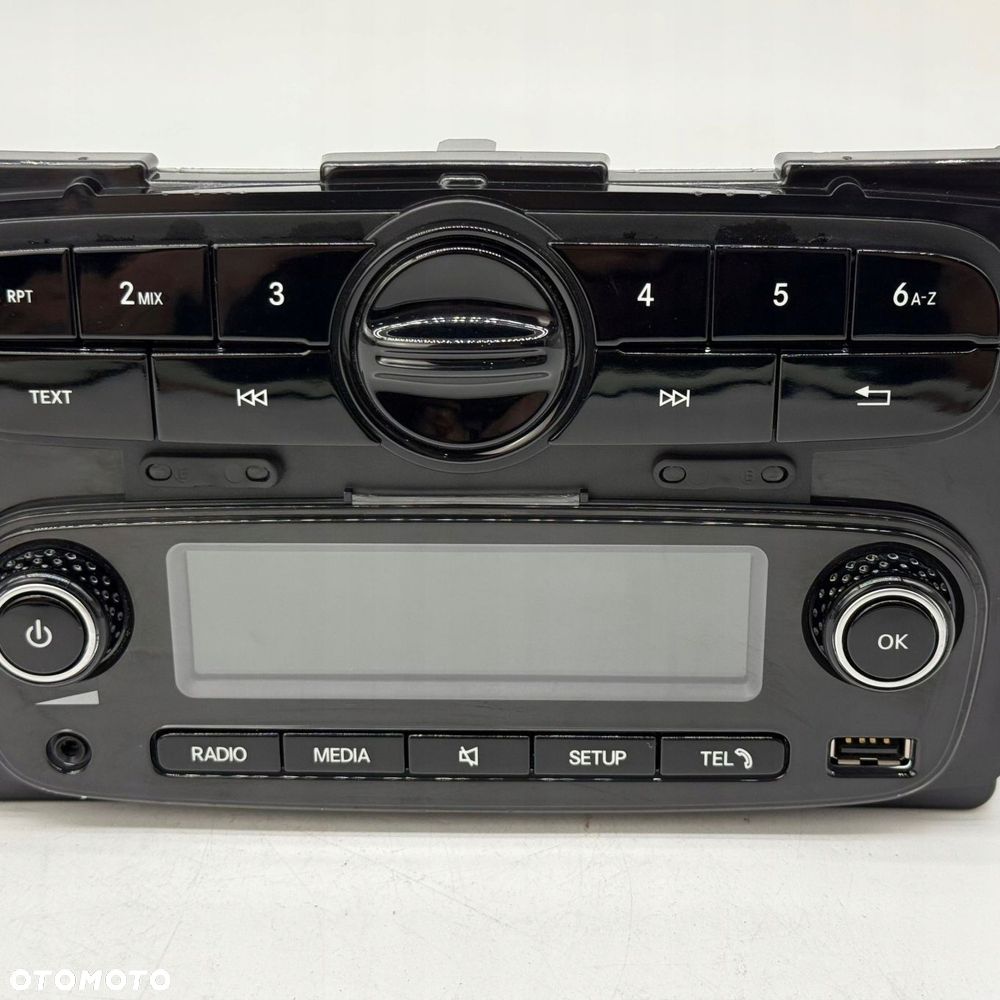 panel / radioodtwarzacz cd/dvd/gps smart fortwo iii 281150531r - 2