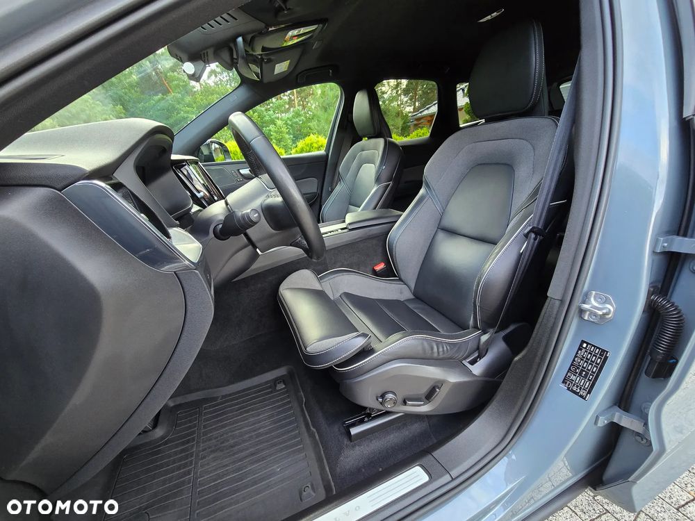 Volvo XC 60 B4 B Plus Dark - 6