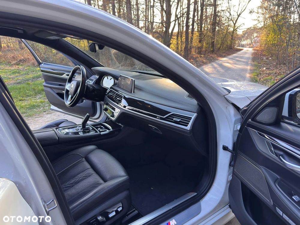 BMW Seria 7 750i xDrive - 27