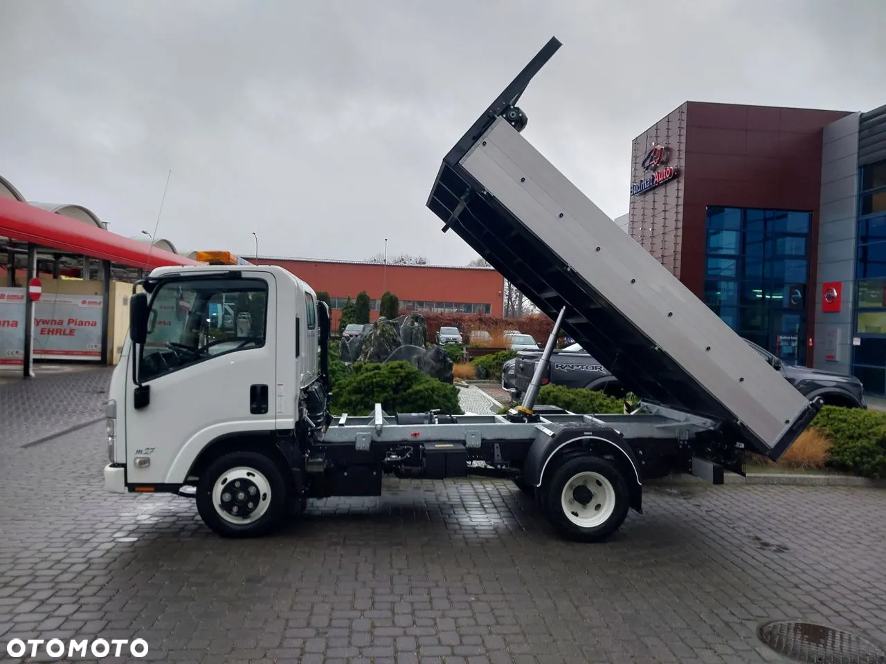 Isuzu M27 - 11