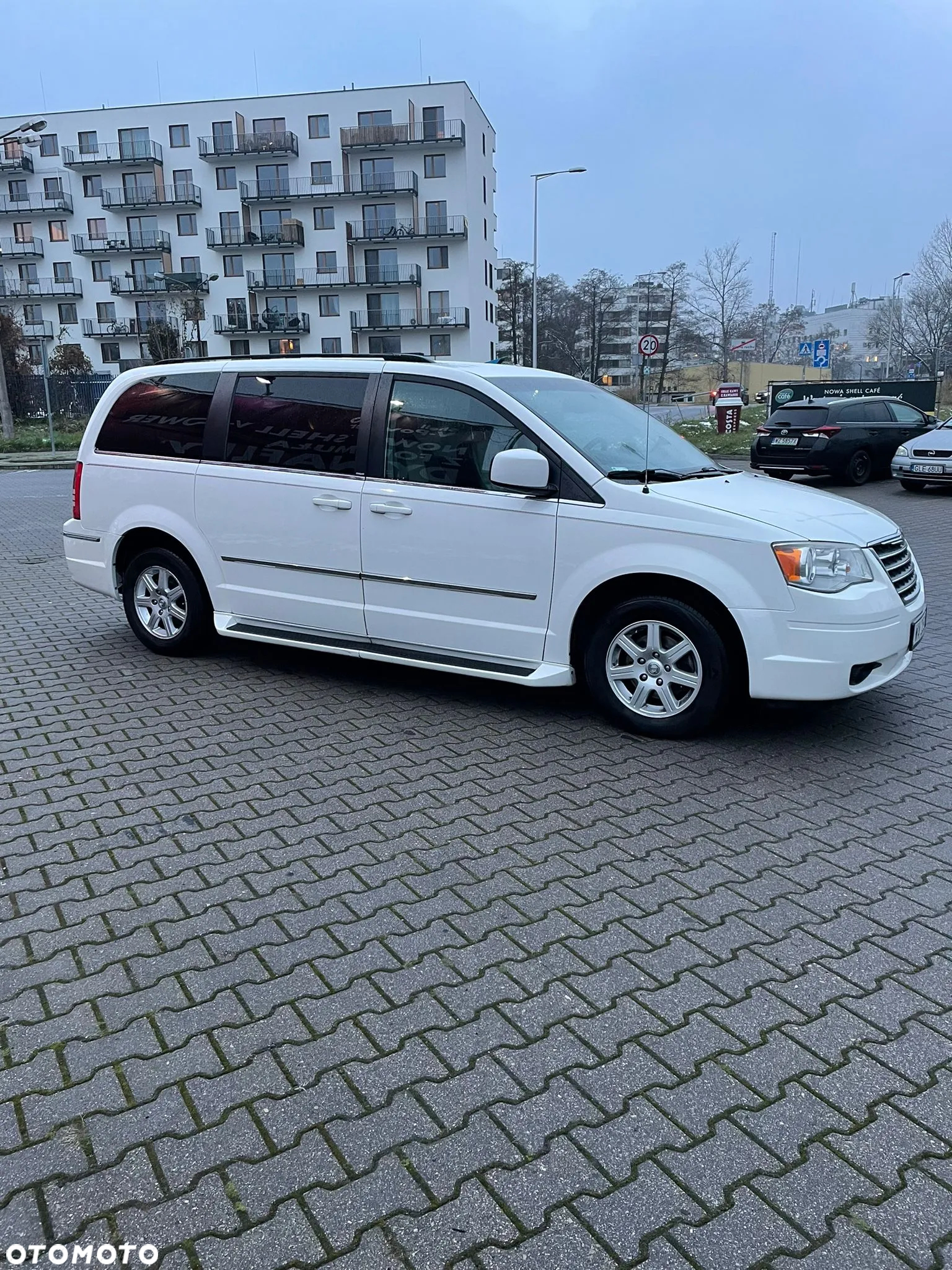 Chrysler Town & Country - 8
