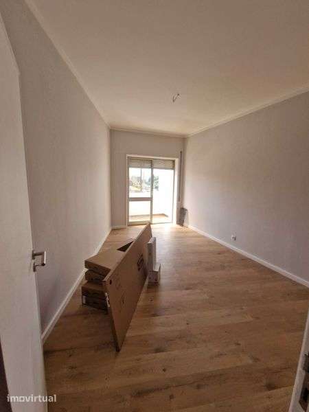 T3 renovado em Vila Nova de Gaia, junto ao metro Sto Ovídio - Grande imagem: 2/8