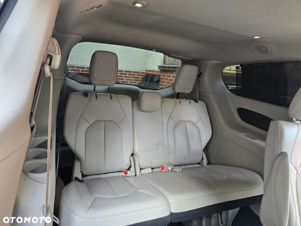 Chrysler Pacifica - 21