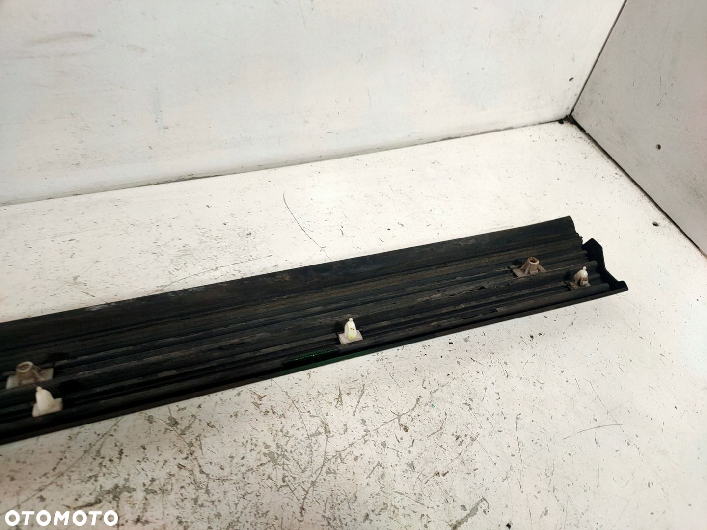 LISTWA DRZWI DOLNA skoda superb 9102 - 6