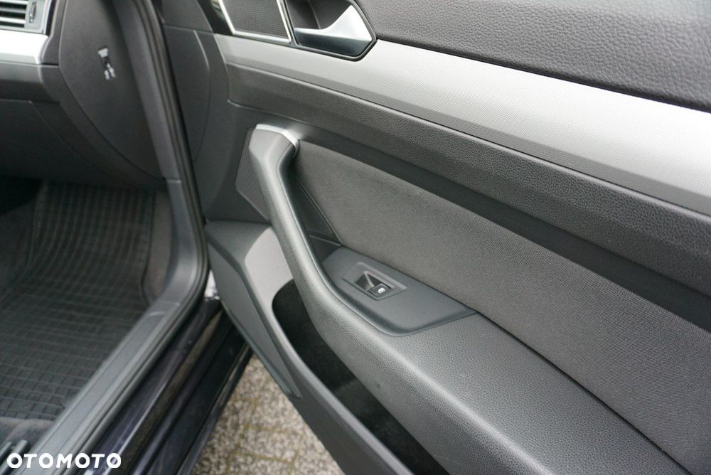 Volkswagen Passat - 24