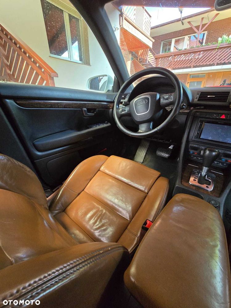 Audi A4 Limousine - 4