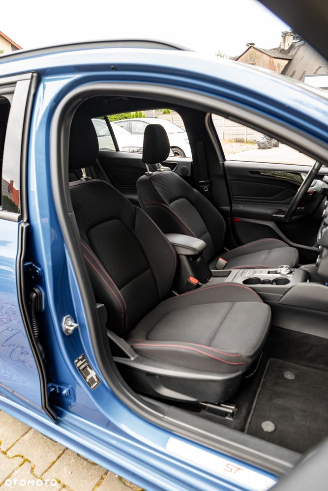 Ford Focus 1.5 EcoBlue Start-Stopp-System ST-LINE - 24