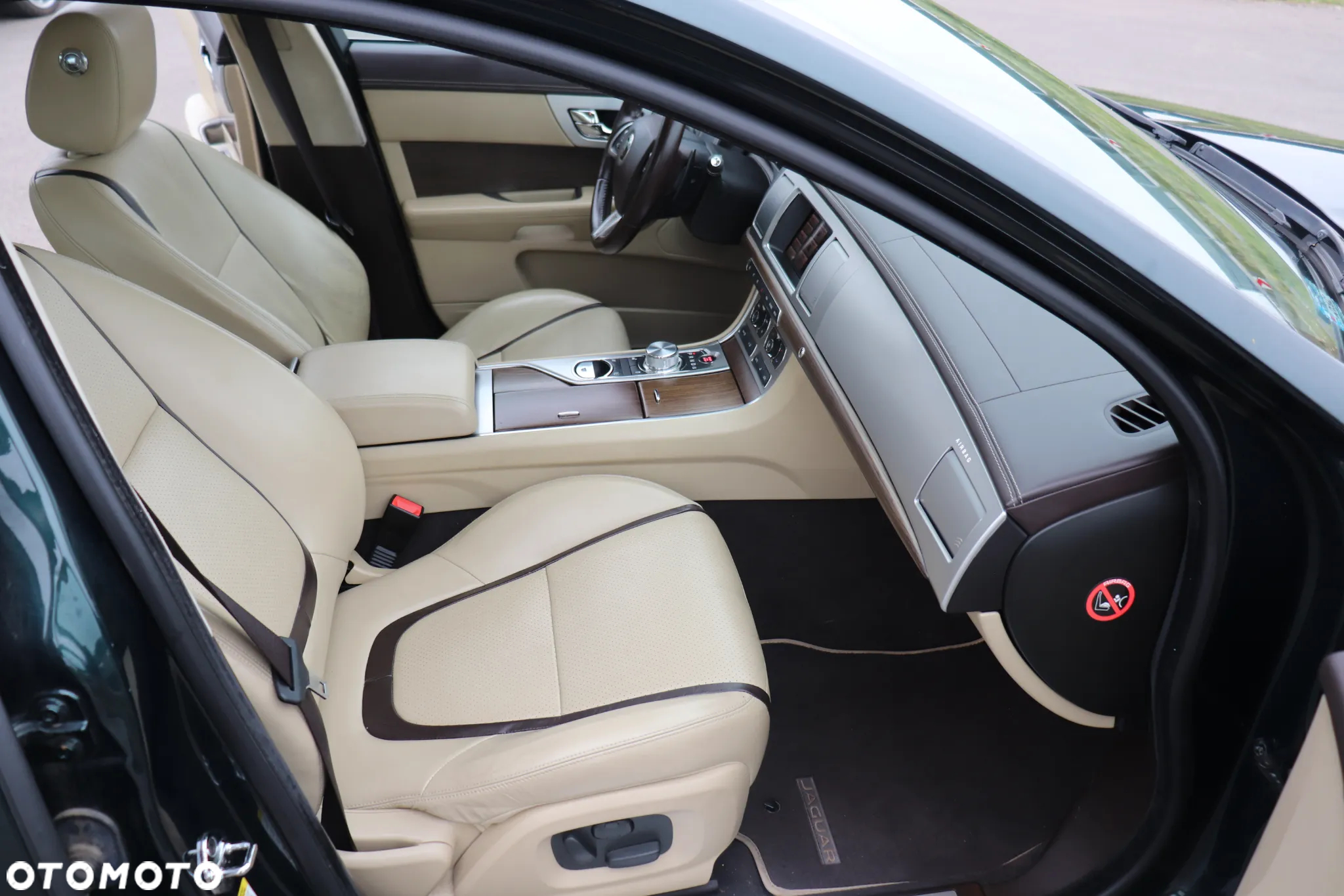 Jaguar XF 3.0 T AWD R-Sport - 15
