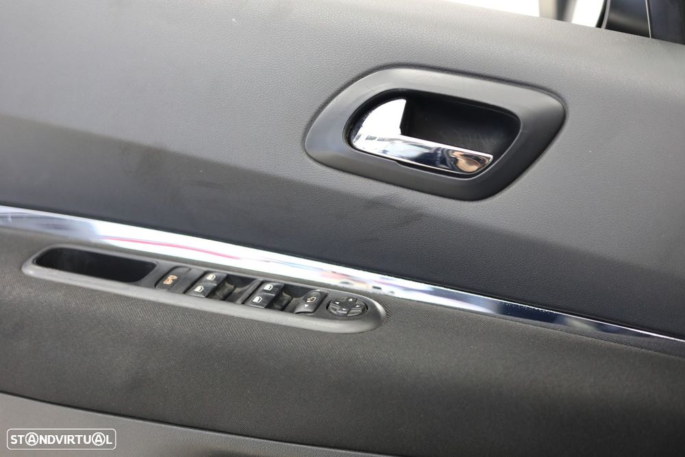 Peugeot 5008 1.6 HDi Executive CMP6 - 20