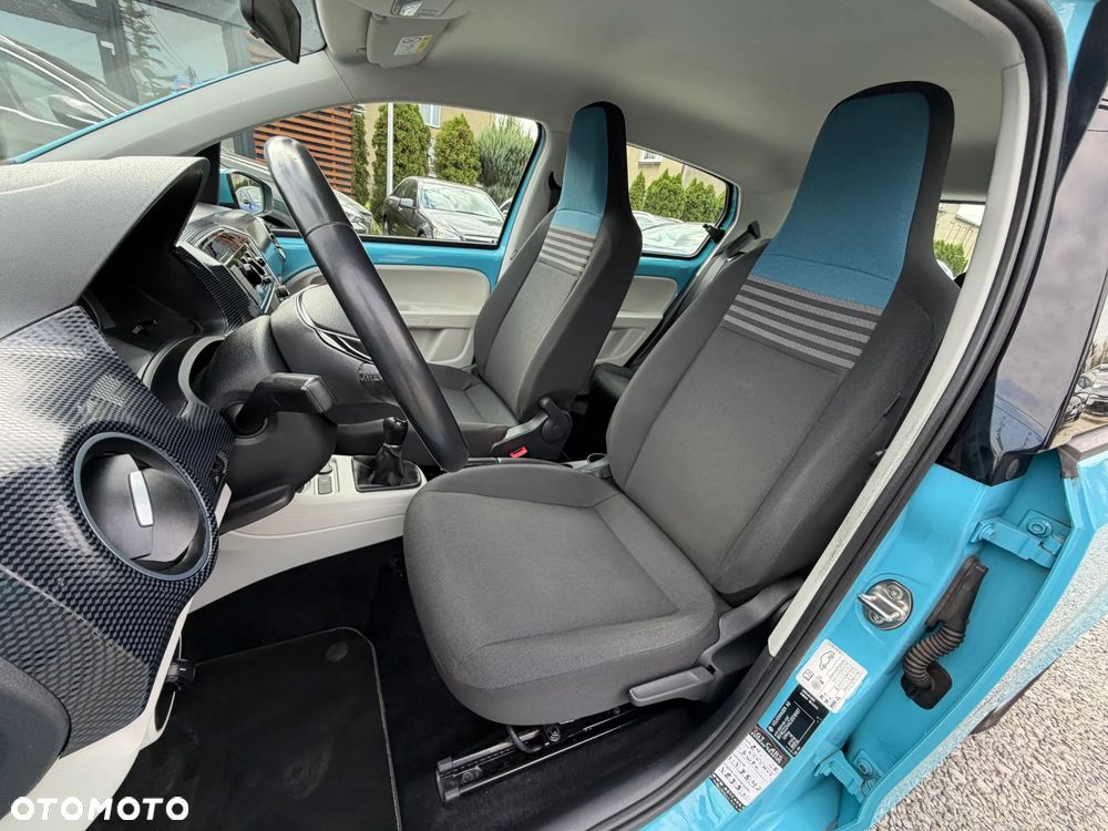 Volkswagen up! move - 34