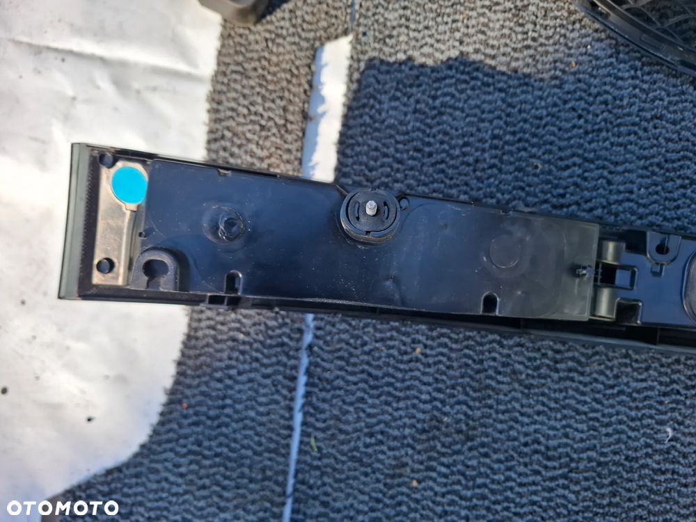 RANGE ROVER VOGUE V L460 22-> LAMPA TYLNA BLENDA EUROPA - 7