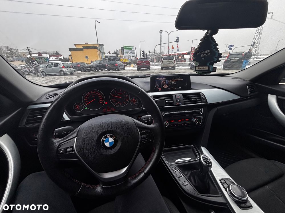 BMW Seria 3 320d DPF Edition Sport - 9