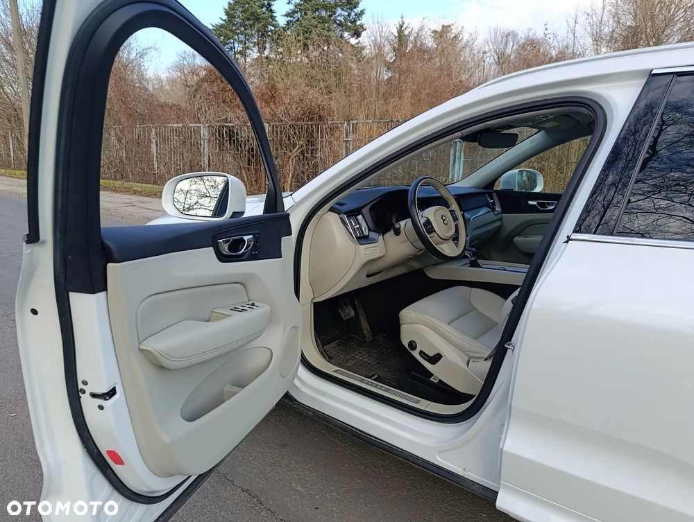 Volvo XC 60 T5 AWD Geartronic Momentum - 8