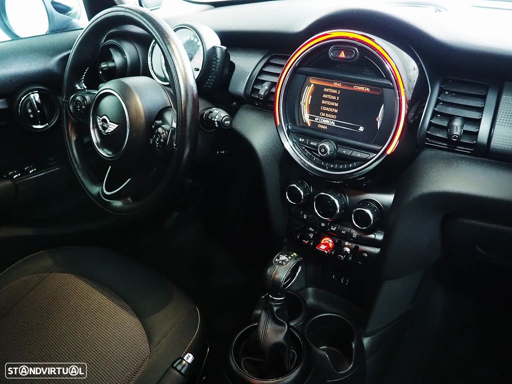 MINI 5 Portas Cooper D Aut. - 16