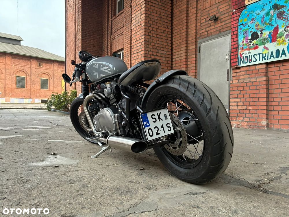 Triumph Bonneville Bobber - 2