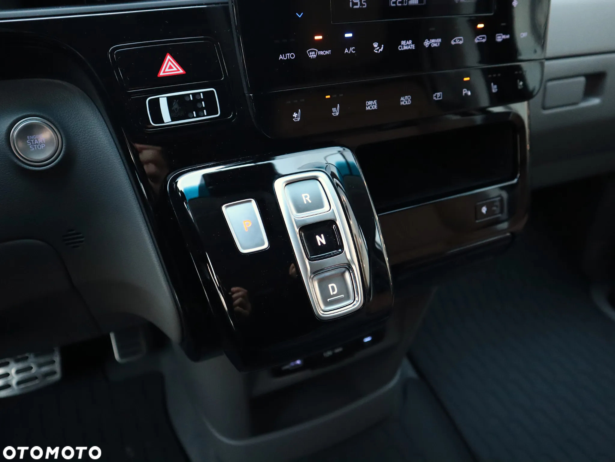 Hyundai Staria - 35