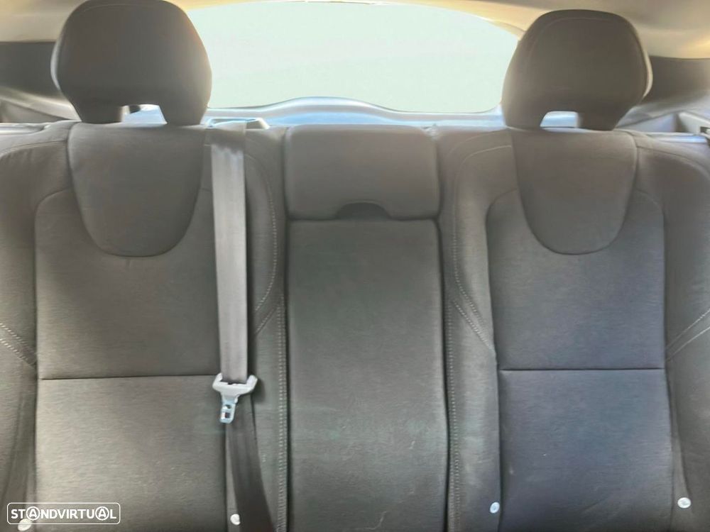 Volvo V40 - 16