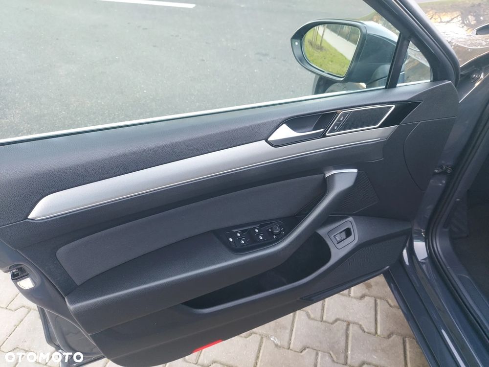 Volkswagen Passat - 12