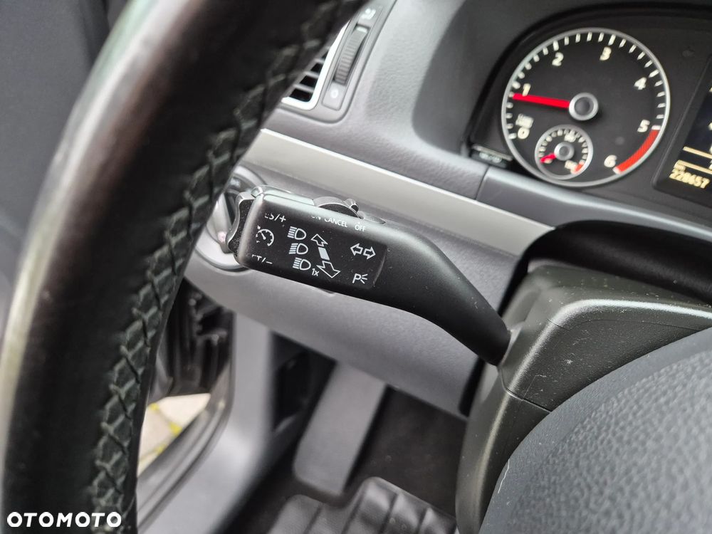 Volkswagen Touran 1.6 TDI DPF BlueMotion Technology DSG Comfortline - 36