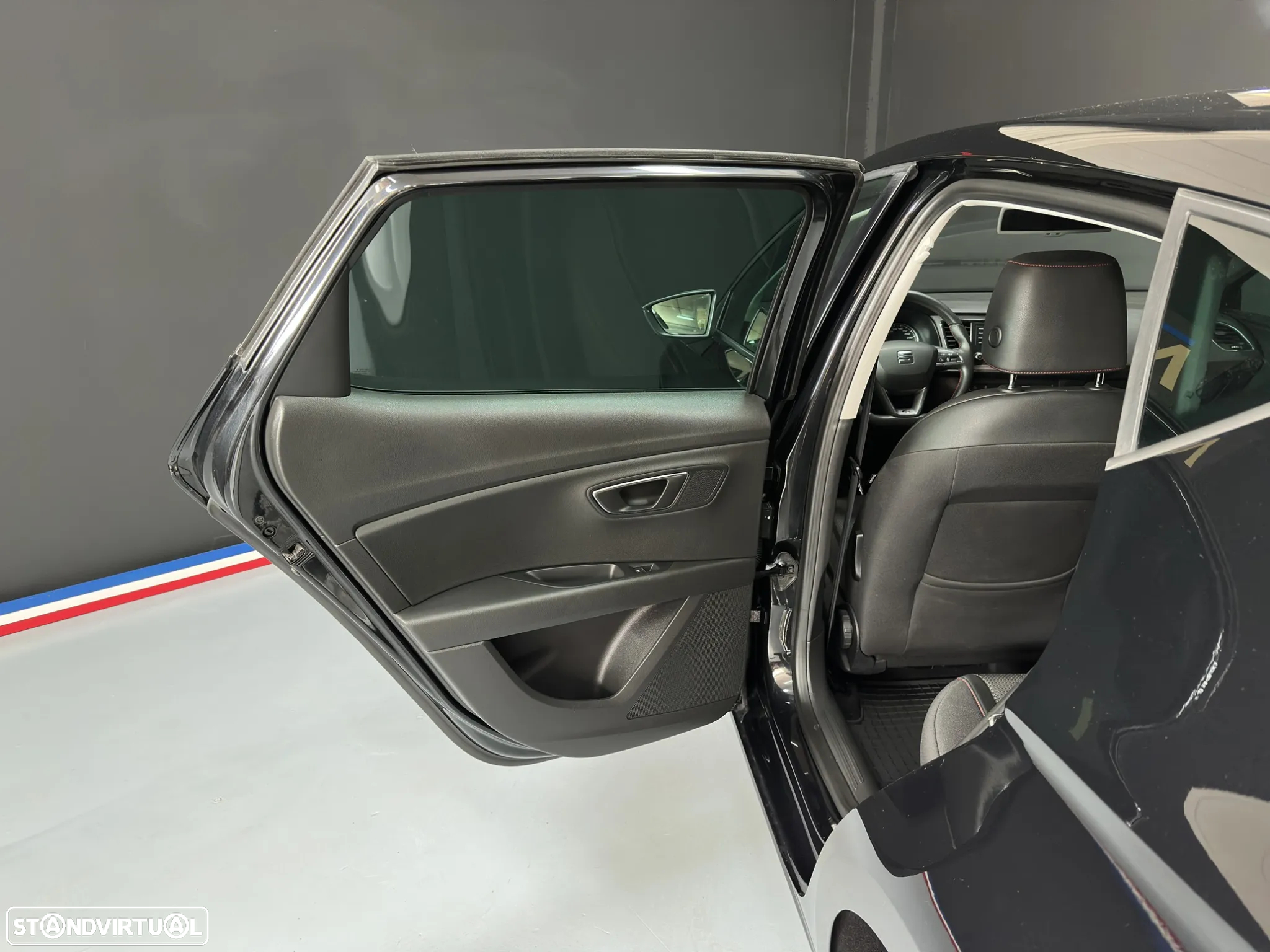 SEAT Leon 2.0 TDI DPF FR - 30