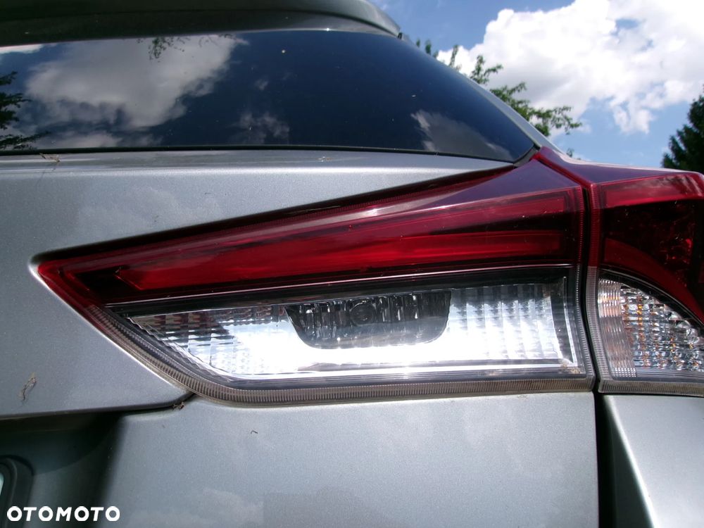 LAMPA TYŁ PRAWA LEWA WEW . TOYOTA AURIS II  LIFT15-18  KOMBI - 1