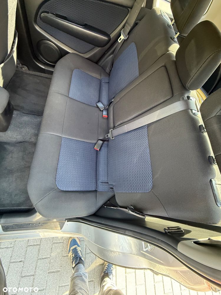 Mitsubishi Outlander - 21