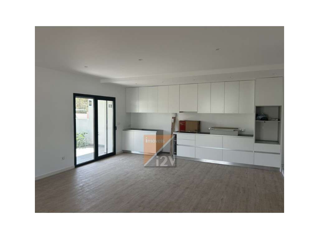 Moradia Geminada T3 Nova em Pinheiros - Leiria | Bons Acabamentos e... - Grande imagem: 3/18
