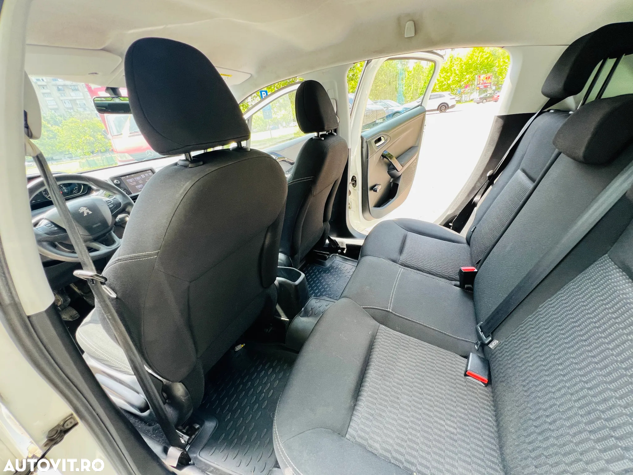 Peugeot 208 1.2 L PureTech Active - 17