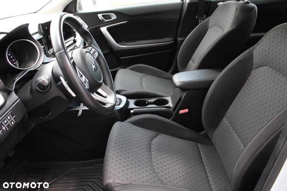 Kia XCeed - 11