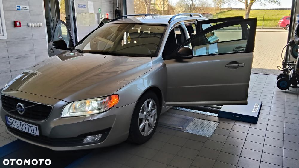 Volvo V70 D2 Geartronic Powershift Momentum - 9