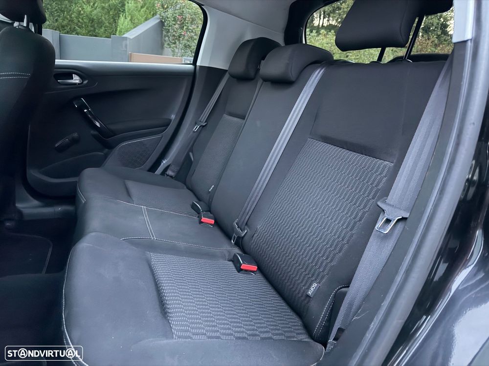 Peugeot 208 1.2 PureTech Style - 13