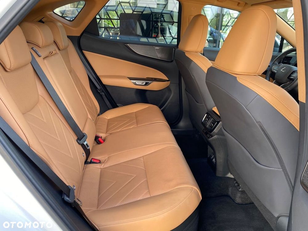 Lexus NX 350h Omotenashi AWD - 26