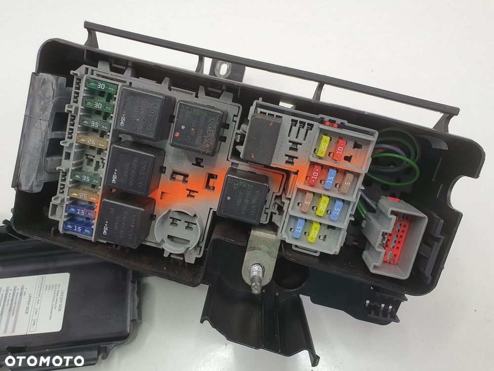 SKRZYNKA BEZPIECZNIKÓW VOLVO V70 II S60 30728132 - 1