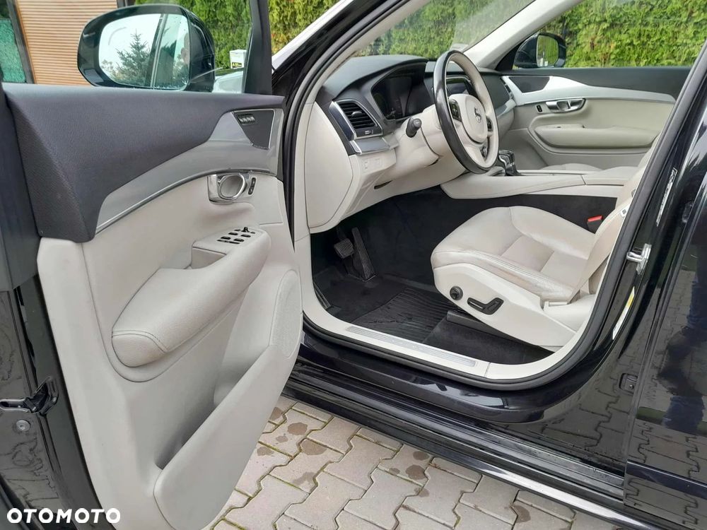 Volvo XC 90 T5 AWD Geartronic Momentum - 8