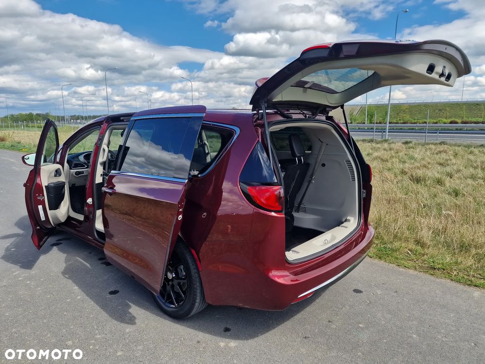 Chrysler Pacifica - 36